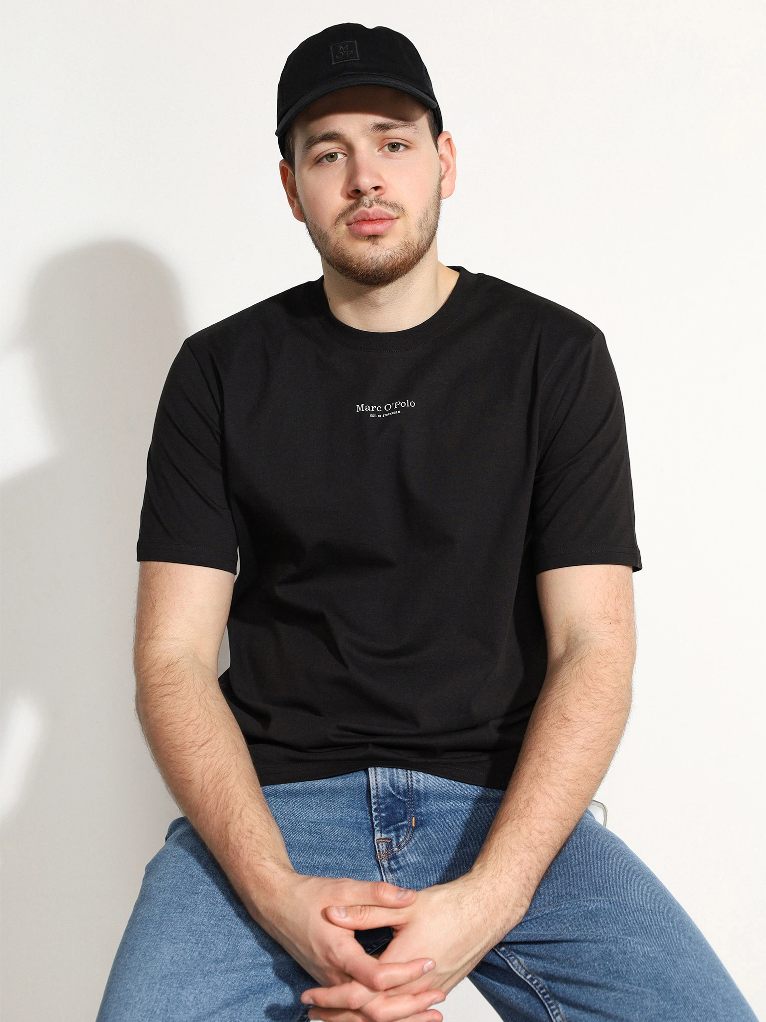 Футболка черного цвета из хлопка